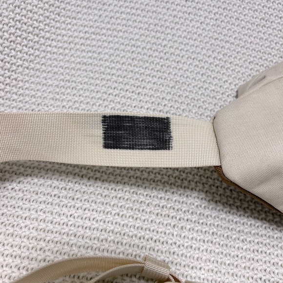 The North Face Belt Bag Versatile and Durable - Picture 14 of 14